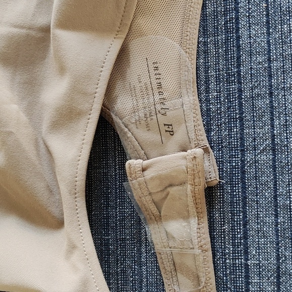 New FREE PEOPLE Tan V-Neck Bodysuit Small - Picture 9 of 16